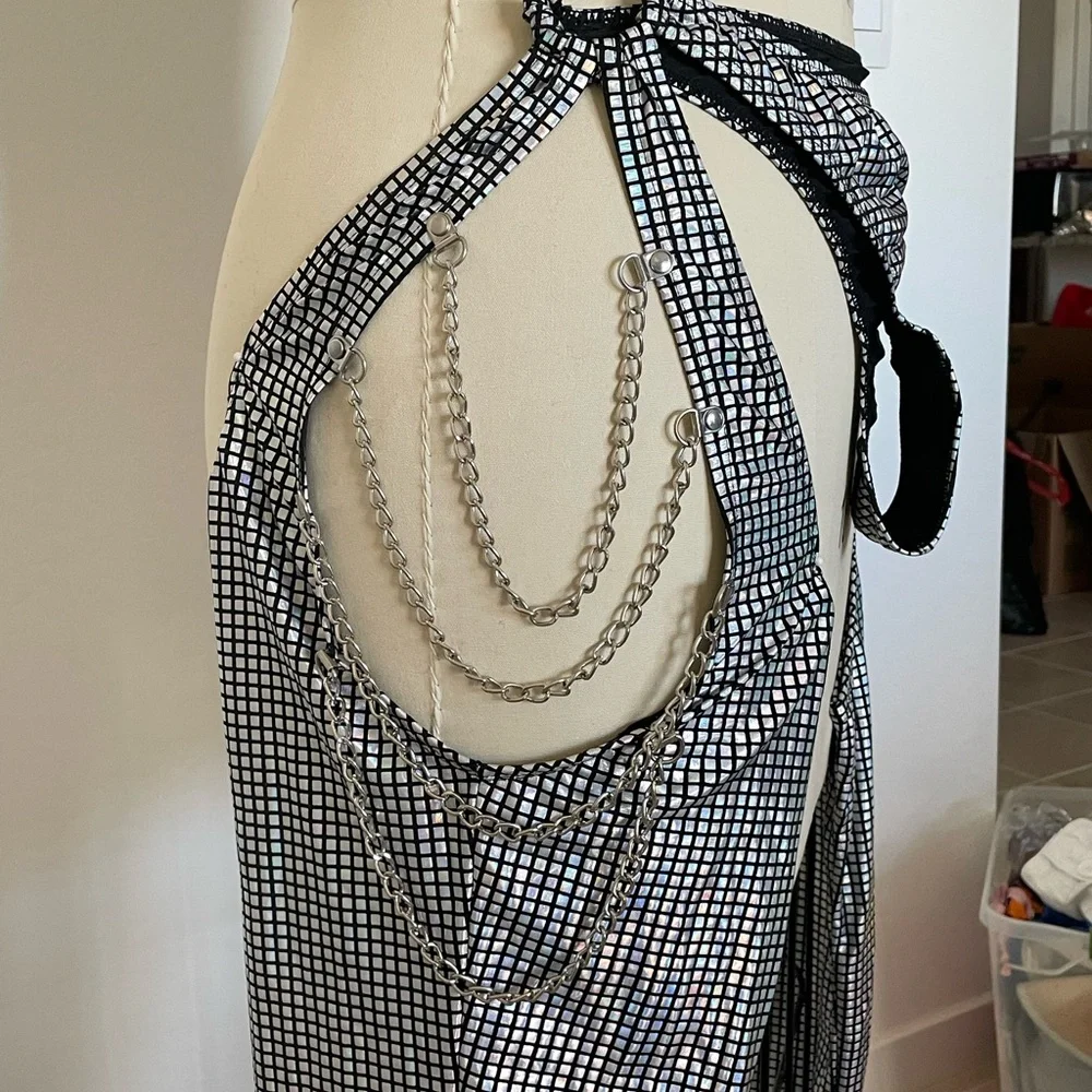 One-Shoulder Bodysuit and Pants Set - Picture 3 of 4